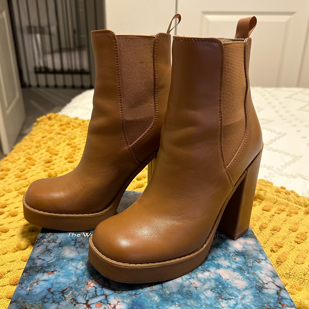 Steve Madden sz6.5 Triple Chelsea Boot